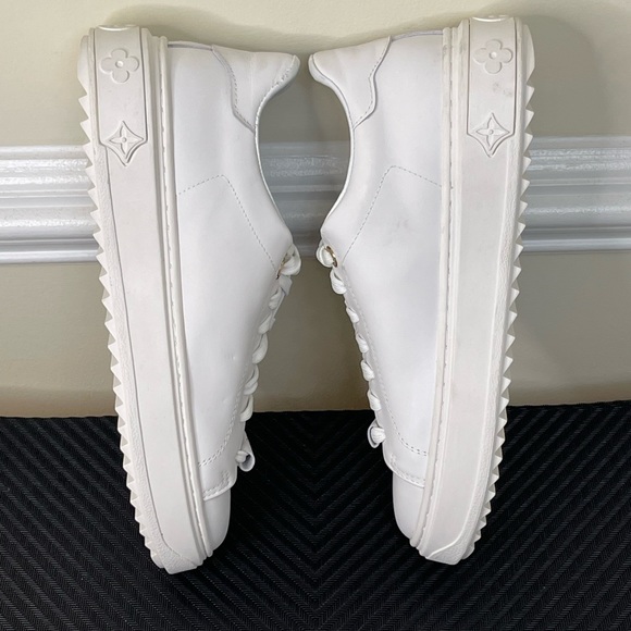 SOLD 😃  AUTHENTIC Louis Vuitton Women’s LV Off White Sneakers Sz. US 9.5 - Picture 3 of 16